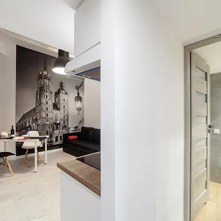 Ξενοδοχείο με διαμερίσματα 2 Nights - Great Location, Right Next To Main Rail And Bus Station, 10 Min To Main Square By Foot