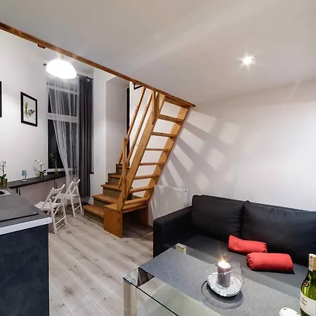 2 Nights - Great Location, Right Next To Main Rail And Bus Station, 10 Min To Main Square By Foot