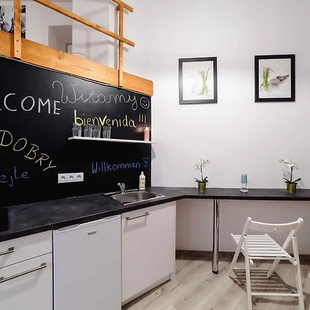 2 Nights - Great Location, Right Next To Main Rail And Bus Station, 10 Min To Main Square By Foot Ξενοδοχείο με διαμερίσματα 3*