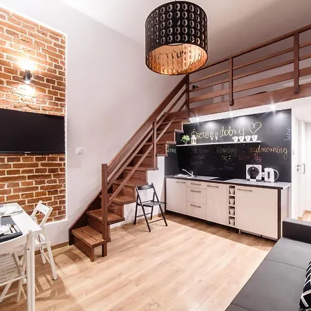 2 Nights - Great Location, Right Next To Main Rail And Bus Station, 10 Min To Main Square By Foot 3* Krasków