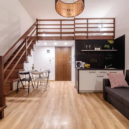 Ξενοδοχείο με διαμερίσματα 2 Nights - Great Location, Right Next To Main Rail And Bus Station, 10 Min To Main Square By Foot 3*