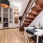2 Nights - Great Location, Right Next To Main Rail And Bus Station, 10 Min To Main Square By Foot מלון דירות 3*