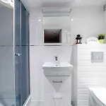 2 Nights - Great Location, Right Next To Main Rail And Bus Station, 10 Min To Main Square By Foot קרקוב