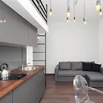 2 Nights - Great Location, Right Next To Main Rail And Bus Station, 10 Min To Main Square By Foot מלון דירות קרקוב