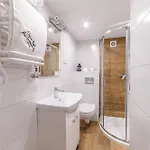 2 Nights - Great Location, Right Next To Main Rail And Bus Station, 10 Min To Main Square By Foot מלון דירות קרקוב