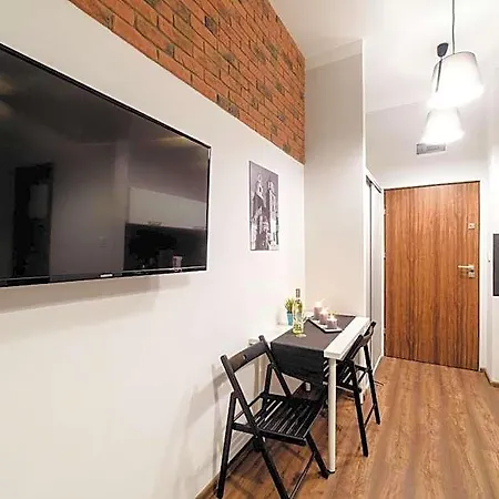 2 Nights - Great Location, Right Next To Main Rail And Bus Station, 10 Min To Main Square By Foot Krakov