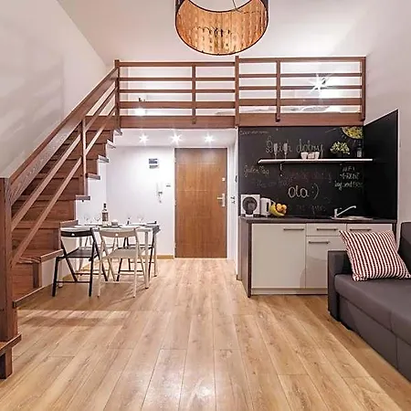 2 Nights - Great Location, Right Next To Main Rail And Bus Station, 10 Min To Main Square By Foot Aparthotel 3*