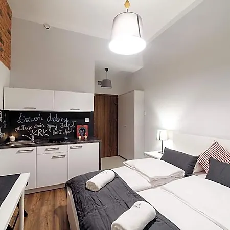 Aparthotel 2 Nights - Great Location, Right Next To Main Rail And Bus Station, 10 Min To Main Square By Foot Krakov