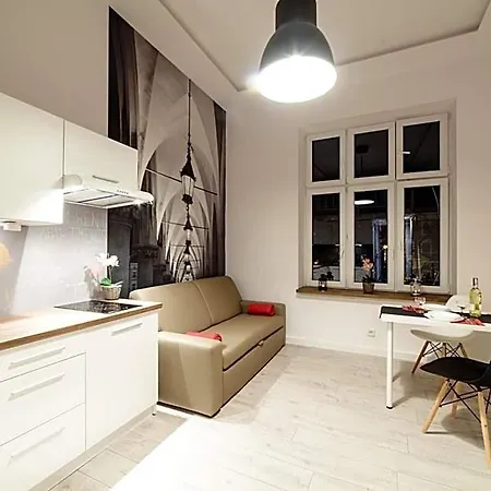 2 Nights Apartments - Great Location, Right Next To Main Rail And Bus Station, 10 Min To Main Square By Foot Aparthotel