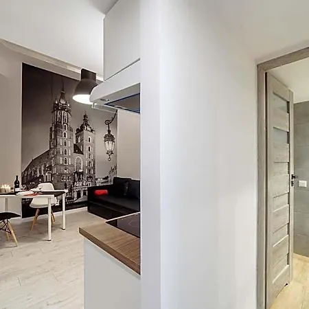 2 Nights - Great Location, Right Next To Main Rail And Bus Station, 10 Min To Main Square By Foot Krakov