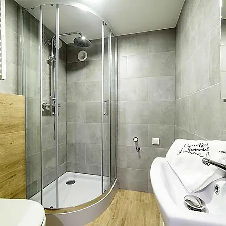 Aparthotel 2 Nights - Great Location, Right Next To Main Rail And Bus Station, 10 Min To Main Square By Foot Krakov