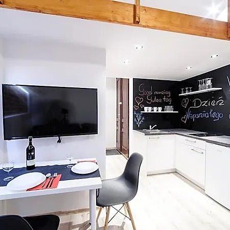 Aparthotel 2 Nights - Great Location, Right Next To Main Rail And Bus Station, 10 Min To Main Square By Foot Krakov