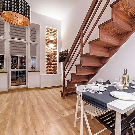 2 Nights - Great Location, Right Next To Main Rail And Bus Station, 10 Min To Main Square By Foot Krakov