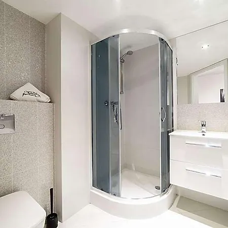 2 Nights Apartments - Great Location, Right Next To Main Rail And Bus Station, 10 Min To Main Square By Foot 3* Краков