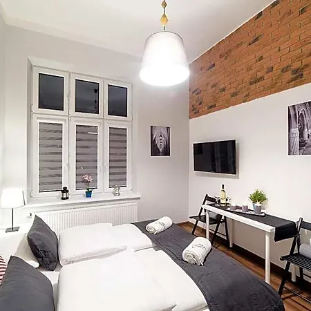 2 Nights Apartments - Great Location, Right Next To Main Rail And Bus Station, 10 Min To Main Square By Foot 3* Krakow