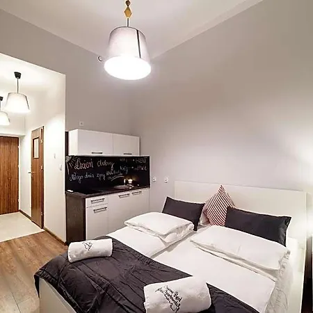 2 Nights Apartments - Great Location, Right Next To Main Rail And Bus Station, 10 Min To Main Square By Foot Aparthotel