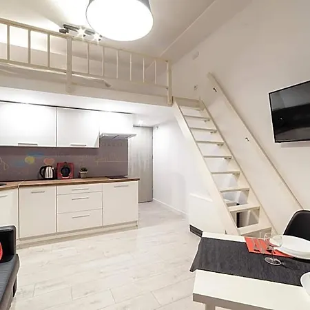 2 Nights Apartments - Great Location, Right Next To Main Rail And Bus Station, 10 Min To Main Square By Foot 3* Krakow