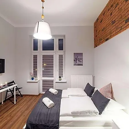 2 Nights Apartments - Great Location, Right Next To Main Rail And Bus Station, 10 Min To Main Square By Foot