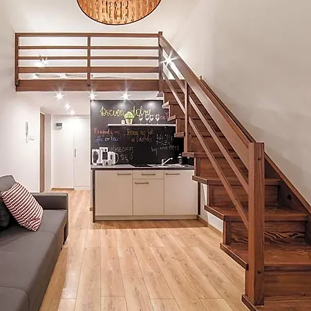 2 Nights Apartments - Great Location, Right Next To Main Rail And Bus Station, 10 Min To Main Square By Foot Апарт-отель 3*