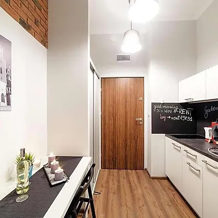 2 Nights Apartments - Great Location, Right Next To Main Rail And Bus Station, 10 Min To Main Square By Foot