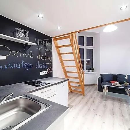 Aparthotel 2 Nights Apartments - Great Location, Right Next To Main Rail And Bus Station, 10 Min To Main Square By Foot