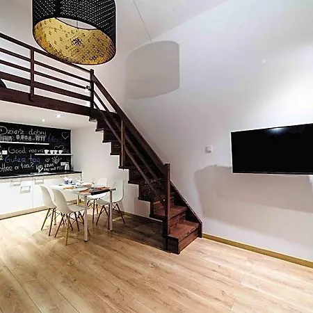 2 Nights Apartments - Great Location, Right Next To Main Rail And Bus Station, 10 Min To Main Square By Foot