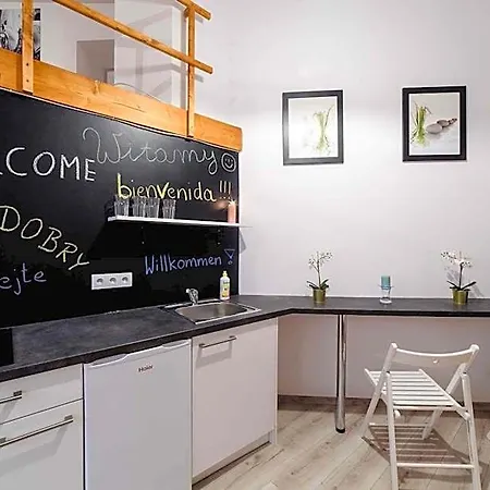 2 Nights Apartments - Great Location, Right Next To Main Rail And Bus Station, 10 Min To Main Square By Foot 3*