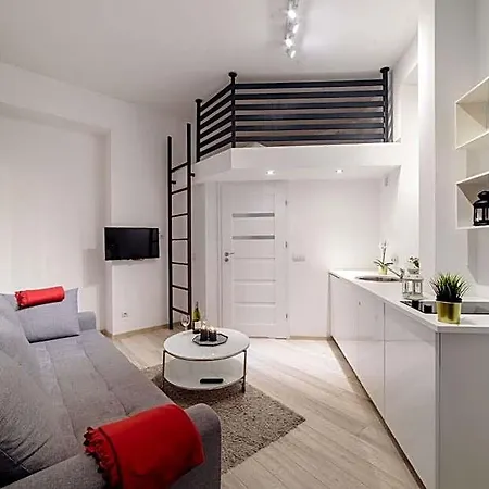 2 Nights Apartments - Great Location, Right Next To Main Rail And Bus Station, 10 Min To Main Square By Foot 3*