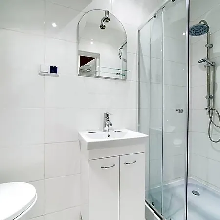 Апарт-отель 2 Nights Apartments - Great Location, Right Next To Main Rail And Bus Station, 10 Min To Main Square By Foot Краков