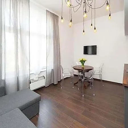 2 Nights Apartments - Great Location, Right Next To Main Rail And Bus Station, 10 Min To Main Square By Foot Апарт-отель 3*
