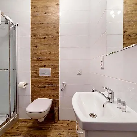 2 Nights Apartments - Great Location, Right Next To Main Rail And Bus Station, 10 Min To Main Square By Foot 3* Краков