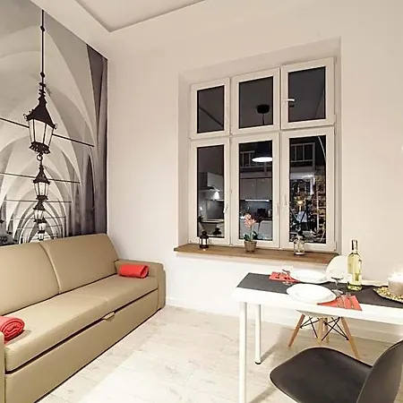 Апарт-отель 2 Nights Apartments - Great Location, Right Next To Main Rail And Bus Station, 10 Min To Main Square By Foot