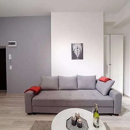 Апарт-отель 2 Nights Apartments - Great Location, Right Next To Main Rail And Bus Station, 10 Min To Main Square By Foot 3*