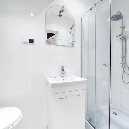 2 Nights Apartments - Great Location, Right Next To Main Rail And Bus Station, 10 Min To Main Square By Foot 3* Krakow