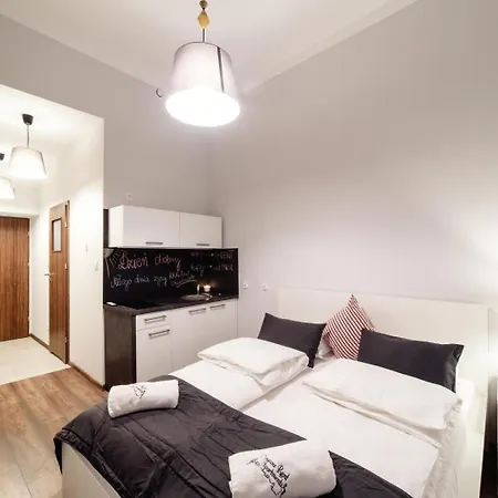 2 Nights Apartments - Great Location, Right Next To Main Rail And Bus Station, 10 Min To Main Square By Foot Aparthotel