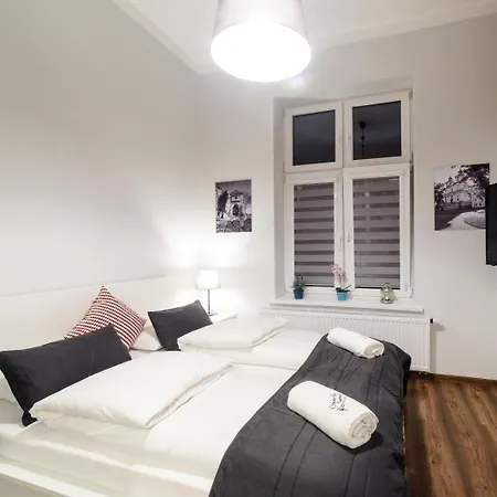 Aparthotel 2 Nights Apartments - Great Location, Right Next To Main Rail And Bus Station, 10 Min To Main Square By Foot