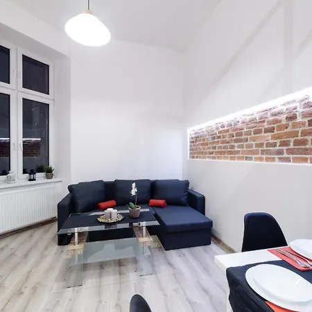 2 Nights Apartments - Great Location, Right Next To Main Rail And Bus Station, 10 Min To Main Square By Foot
