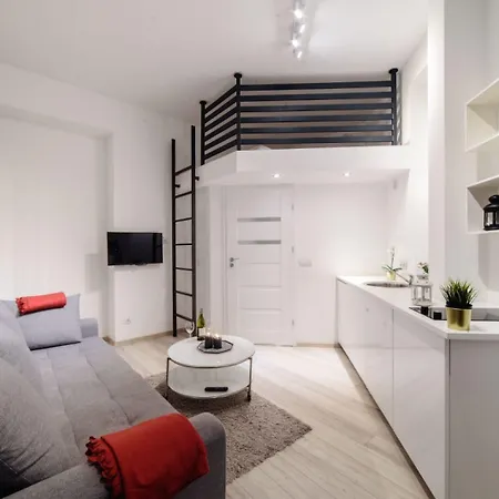 Aparthotel 2 Nights Apartments - Great Location, Right Next To Main Rail And Bus Station, 10 Min To Main Square By Foot Krakow