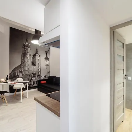 2 Nights Apartments - Great Location, Right Next To Main Rail And Bus Station, 10 Min To Main Square By Foot Aparthotel 3*