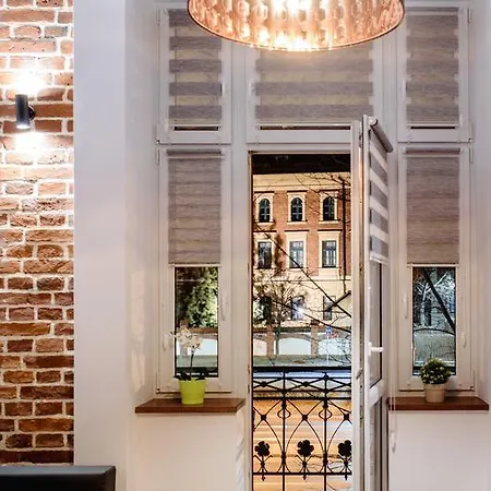 2 Nights - Great Location, Right Next To Main Rail And Bus Station, 10 Min To Main Square By Foot Krakow