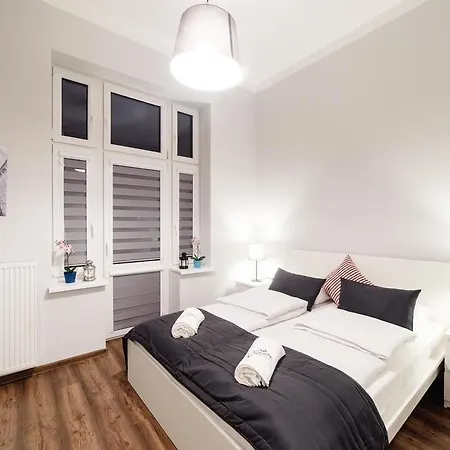 2 Nights - Great Location, Right Next To Main Rail And Bus Station, 10 Min To Main Square By Foot מלון דירות קרקוב