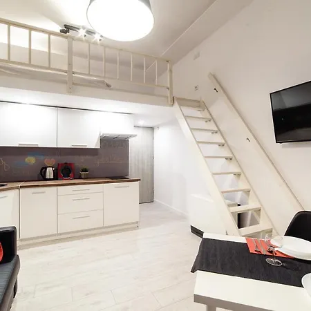 2 Nights - Great Location, Right Next To Main Rail And Bus Station, 10 Min To Main Square By Foot Apartmanhotel Krakkó