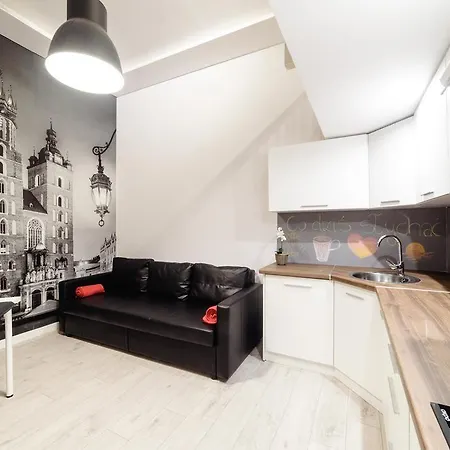 2 Nights Apartments - Great Location, Right Next To Main Rail And Bus Station, 10 Min To Main Square By Foot 3*