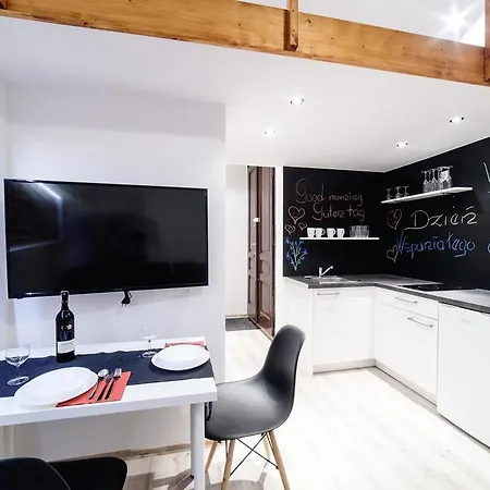 Aparthotel 2 Nights Apartments - Great Location, Right Next To Main Rail And Bus Station, 10 Min To Main Square By Foot Krakow