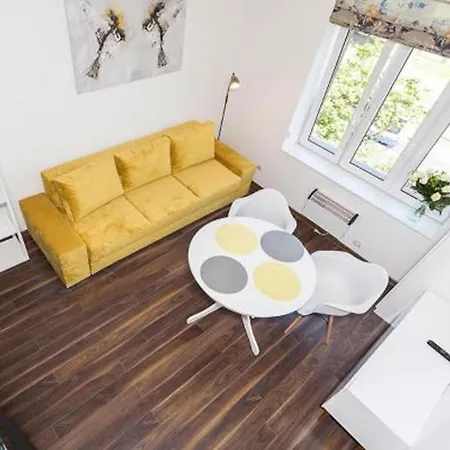 2 Nights - Great Location, Right Next To Main Rail And Bus Station, 10 Min To Main Square By Foot 3* Krakkó