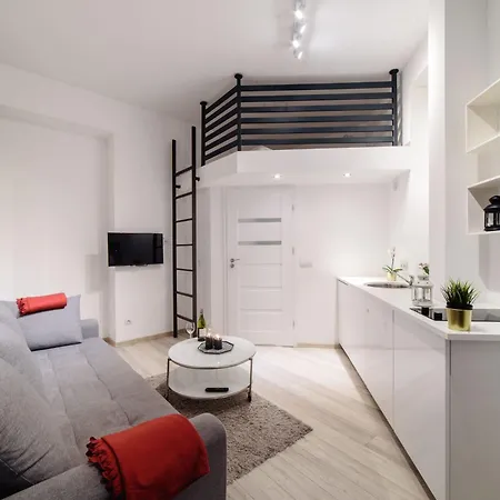 2 Nights - Great Location, Right Next To Main Rail And Bus Station, 10 Min To Main Square By Foot Apartmanhotel Krakkó