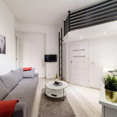 2 Nights - Great Location, Right Next To Main Rail And Bus Station, 10 Min To Main Square By Foot 3* Krakkó