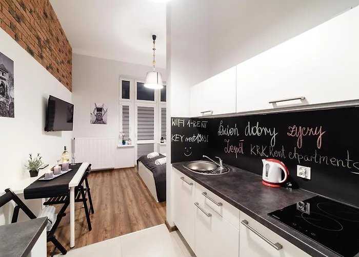 2 Nights - Great Location, Right Next To Main Rail And Bus Station, 10 Min To Main Square By Foot Apart Otel