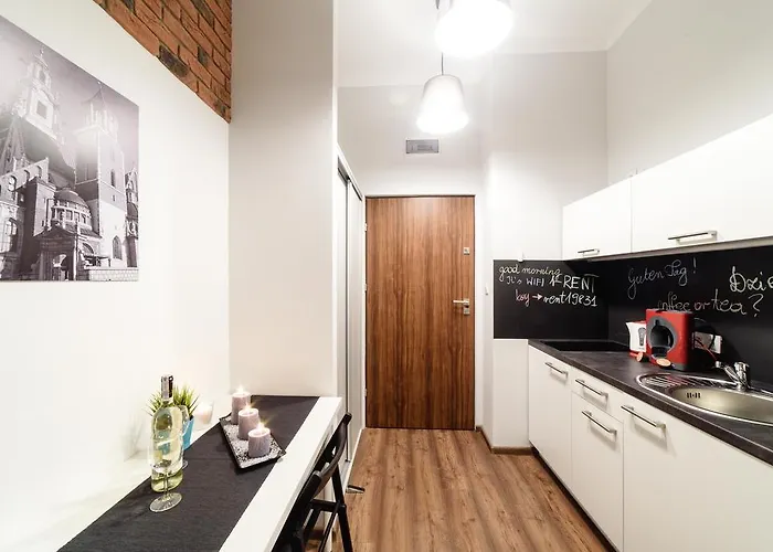 Apart Otel 2 Nights - Great Location, Right Next To Main Rail And Bus Station, 10 Min To Main Square By Foot