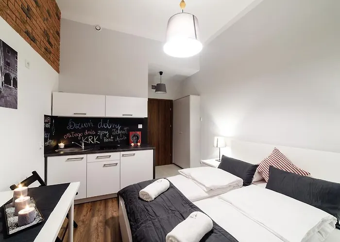 2 Nights - Great Location, Right Next To Main Rail And Bus Station, 10 Min To Main Square By Foot Apart Otel 3*